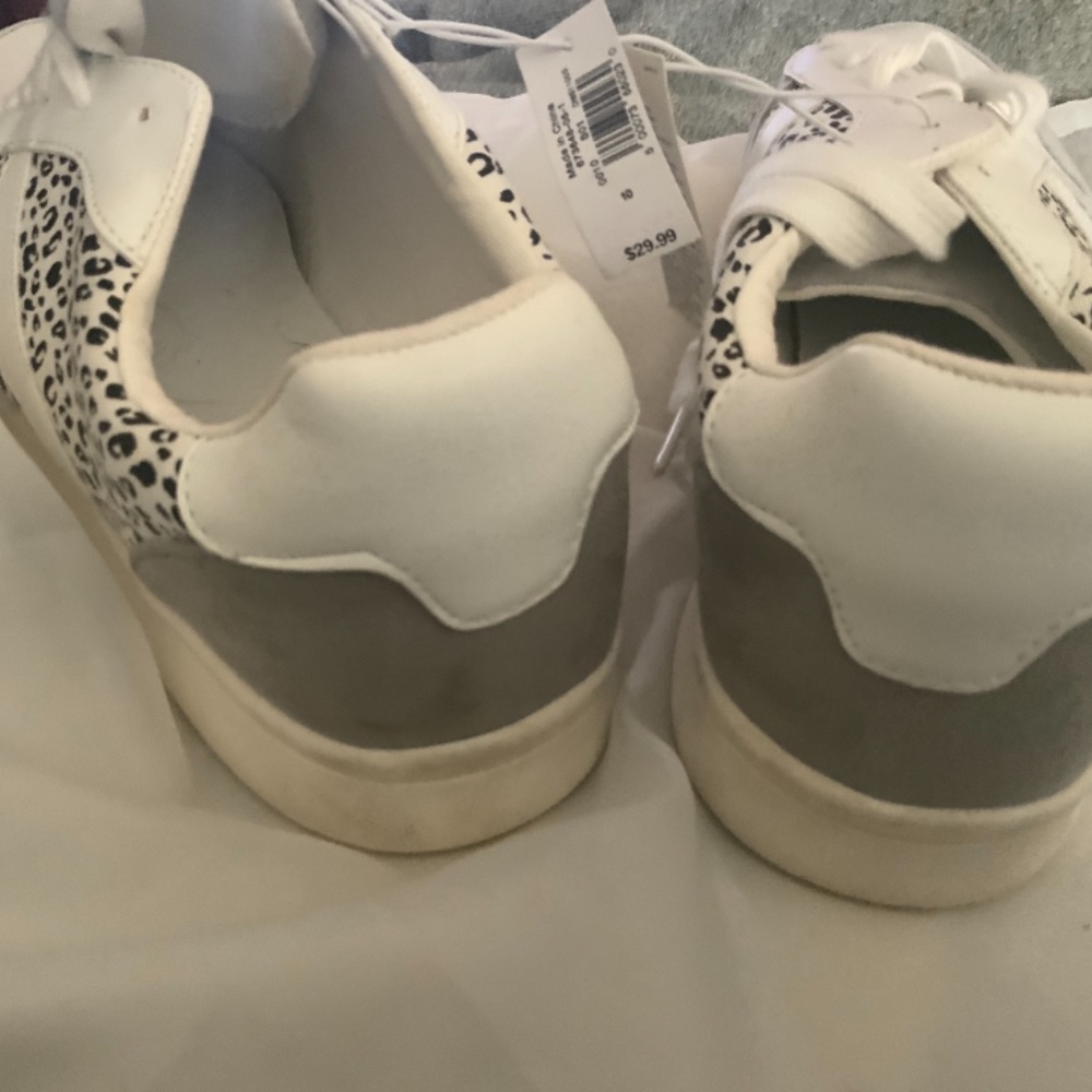 Old Navy size 10 tennis shoes - Picture 2 of 4